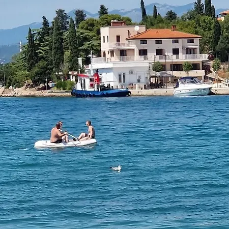 Riva 3* Omišalj