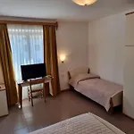 Riva 3*