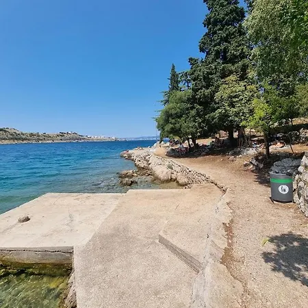 Riva 3* Omišalj