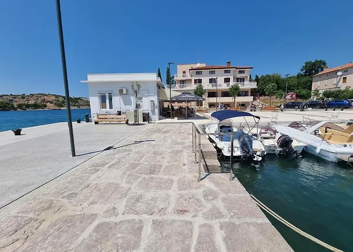Riva 3* Omišalj