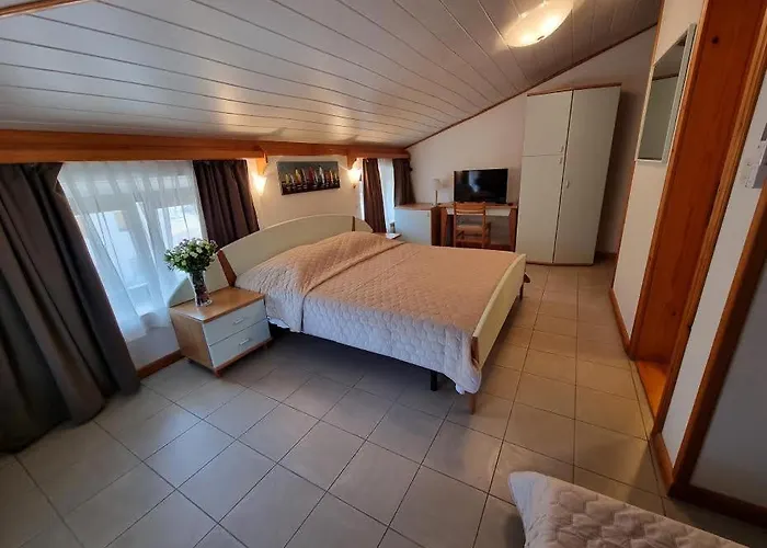 Riva 3* Omisalj