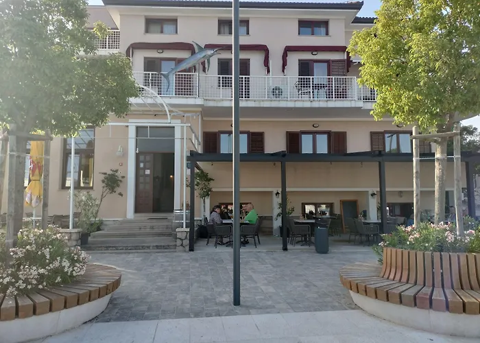 Riva Hotel
