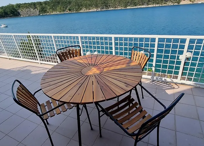 Riva 3* Omisalj