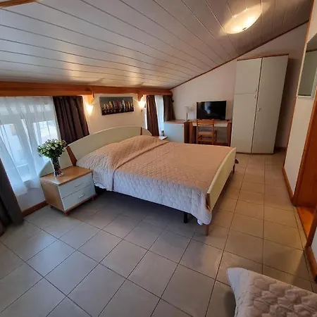 Riva 3* Omišalj